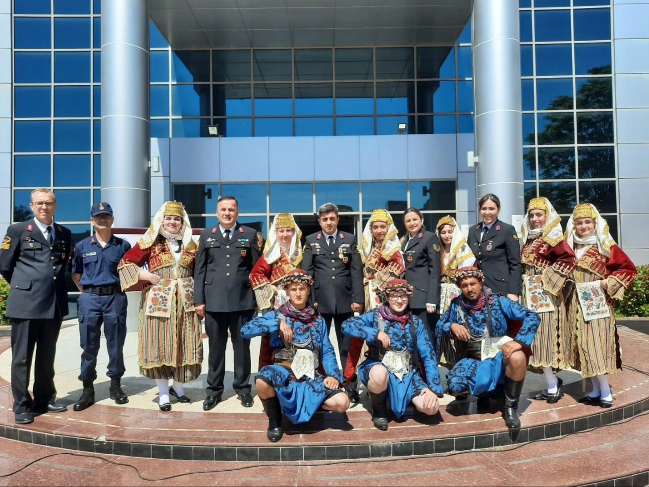 Üniversitelilerden jandarmaya yoğun ilgi