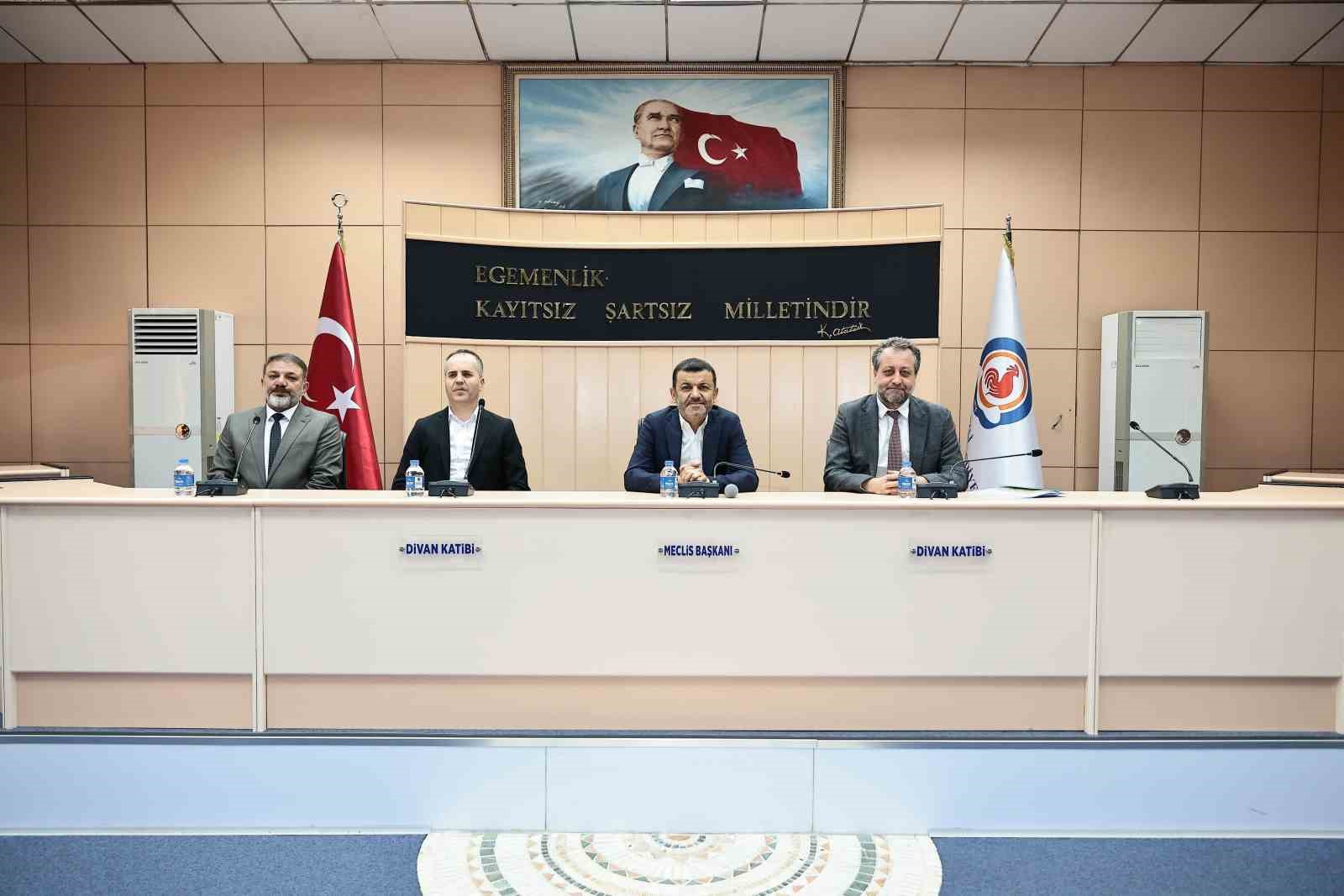 Başkan Çavuşoğlu’ndan 85 mevsimlik işçiye daimi kadro