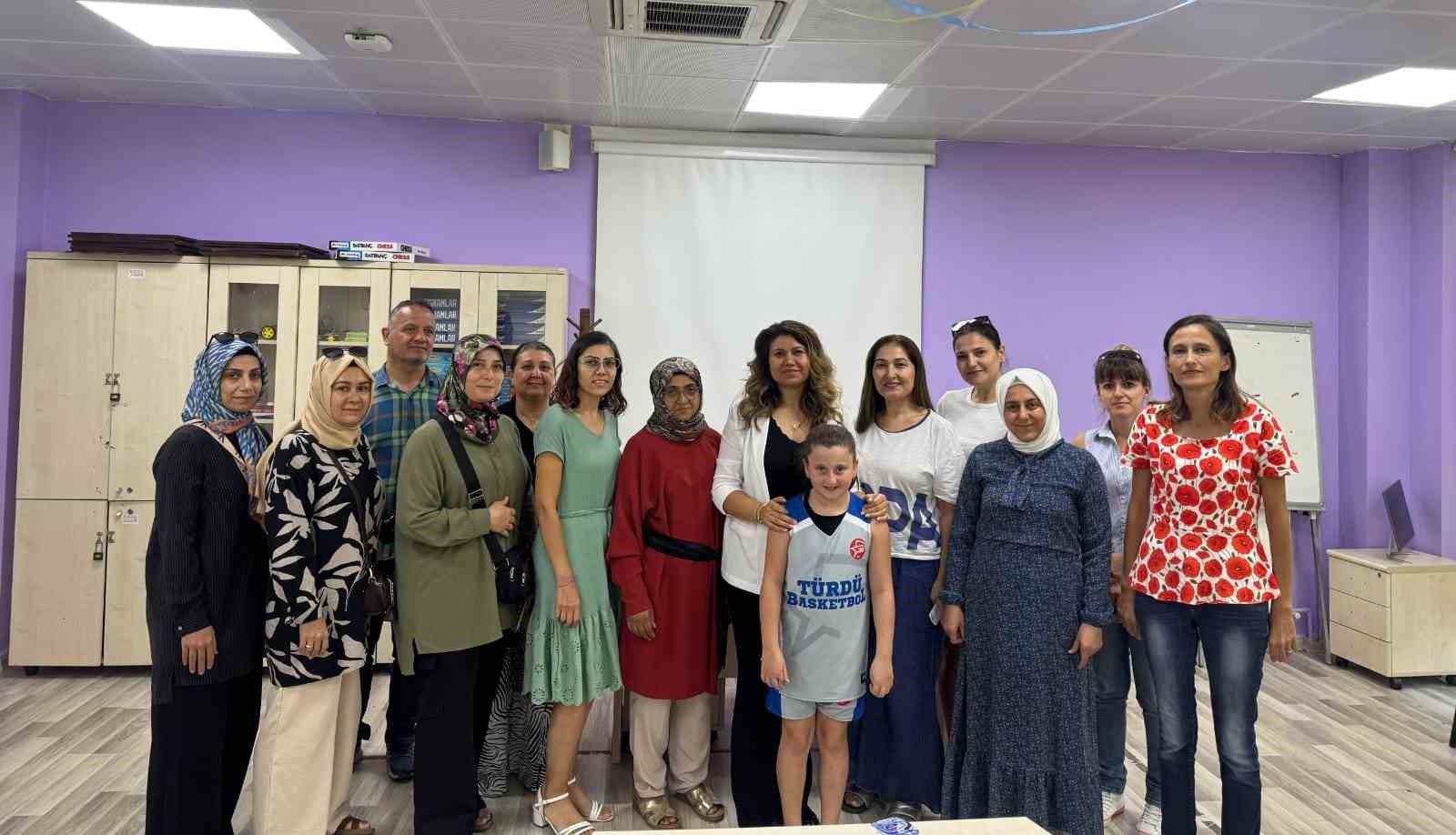 Muğlada Çocuklarla Etki̇n İleti̇şi̇m Yöntemleri̇ Semi̇neri̇ Yoğun İlgi̇ Gördü