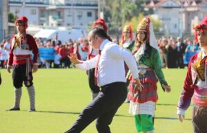 Fethiye Kaymakamı Akkaya’nın zeybek gösterisi büyük beğeni topladı