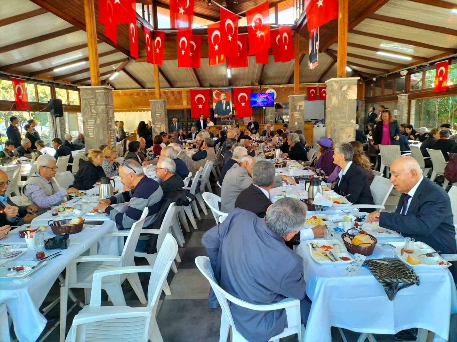 Dalaman’da emekli öğretmenler kahvaltıda buluştu