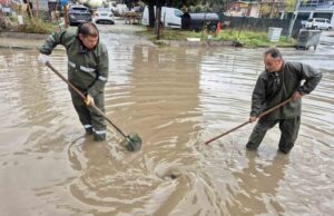 Menteşe Belediye ekipleri su baskınlarına müdahale ediyor