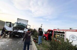 Kamyonette sıkışan iki kişi kurtarıldı