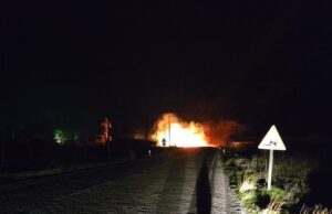 Fırtına elektrik tellerini kopardı, çıkan yangın büyümeden söndürüldü