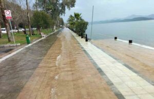 Köyceğiz Gölü taştı, kordon sular altında kaldı