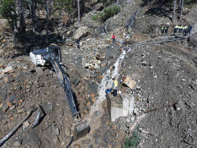 Yağışlarda zarar gören su isale hattı yenileniyor