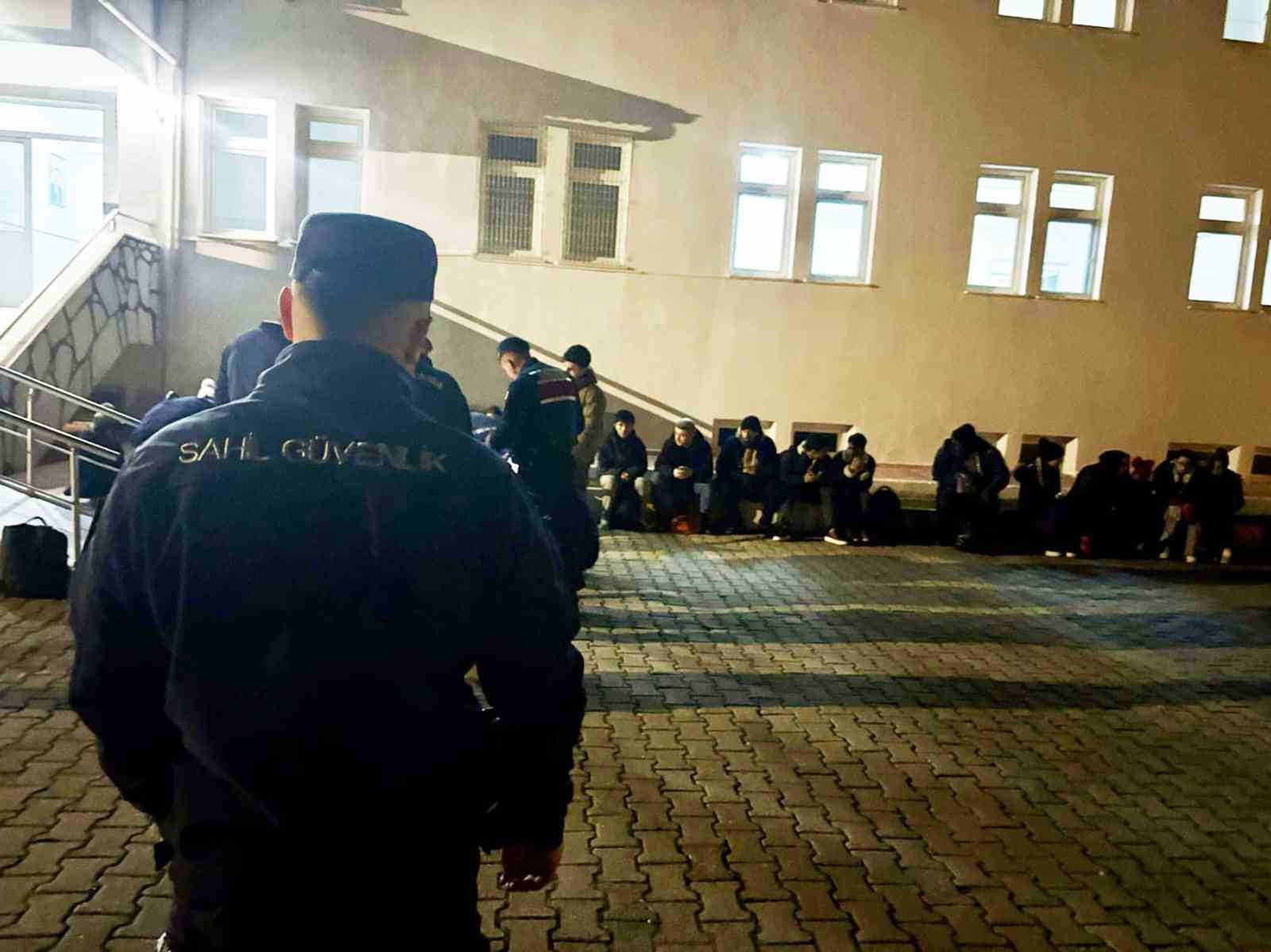 Milas’ta biri çocuk 33 düzensiz göçmen yakalandı