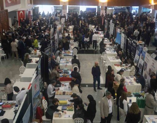 Turizm profesyonelleri öğrencilerle buluştu