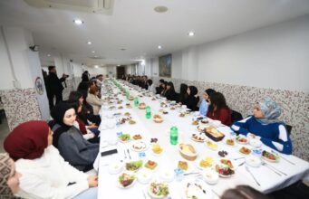 Muğla Valisi Dr. Akbıyık, Köyceğiz’de düzenlenen iftarda gençlerle sohbet etti