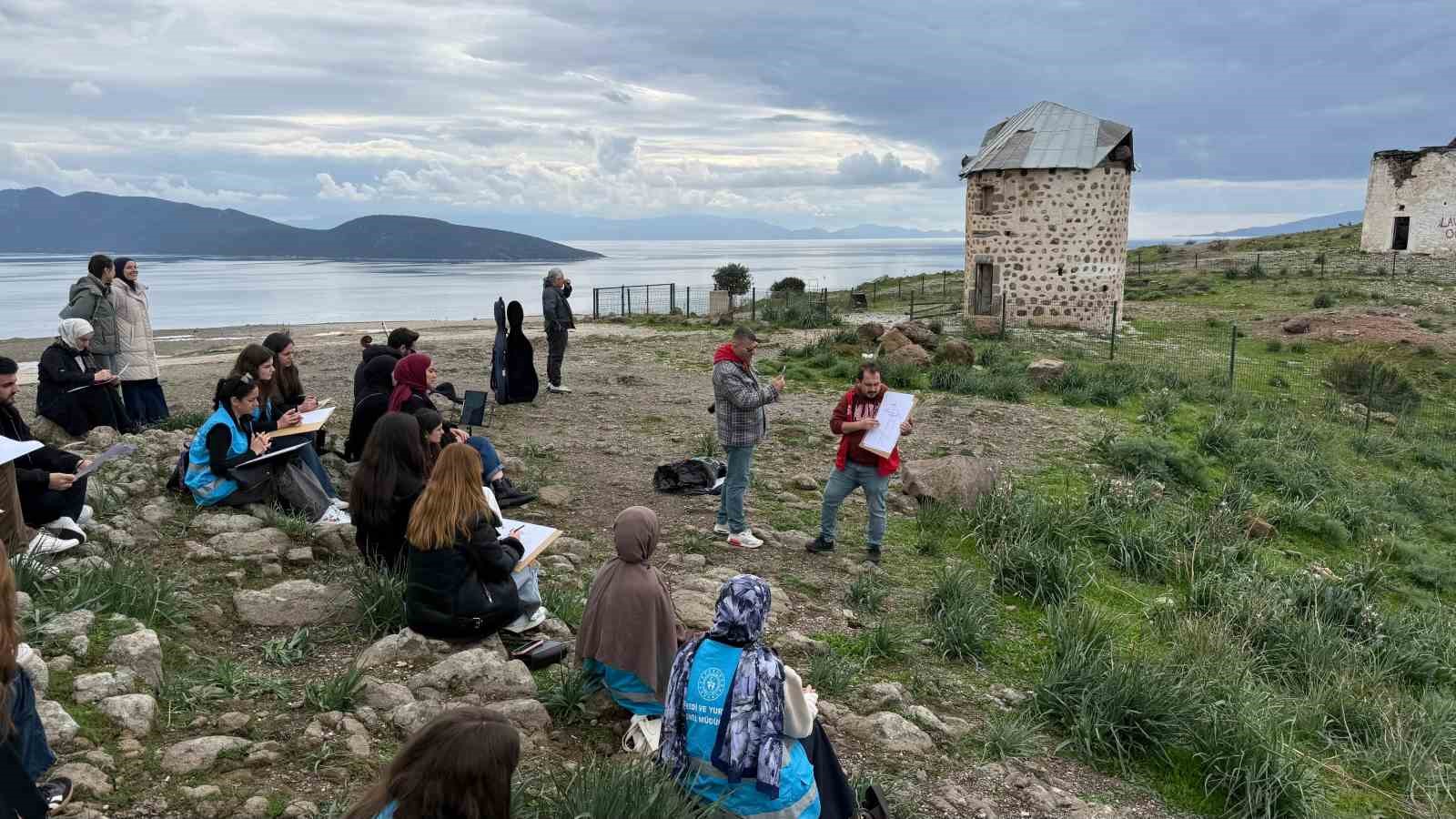 Menteşe’nin gönüllü gençleri Bodrum’da sanata doydu