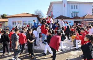 Köyceğiz’de öğrencilere kar sürprizi