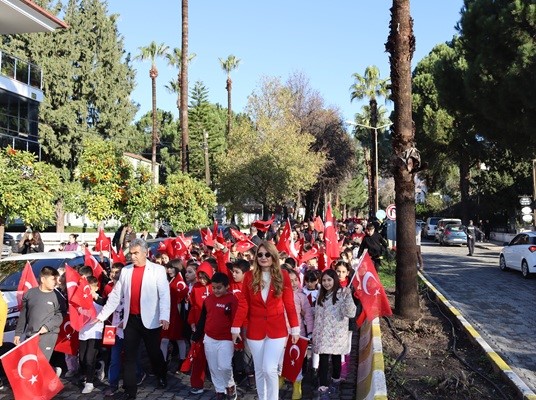 Köyceğiz’de Bayrak Yürüyüşü coşkuyla tamamlandı