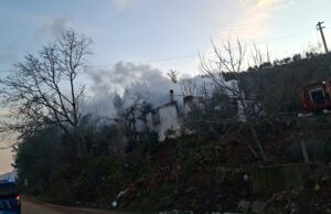 Çıkan yangında ev küle döndü