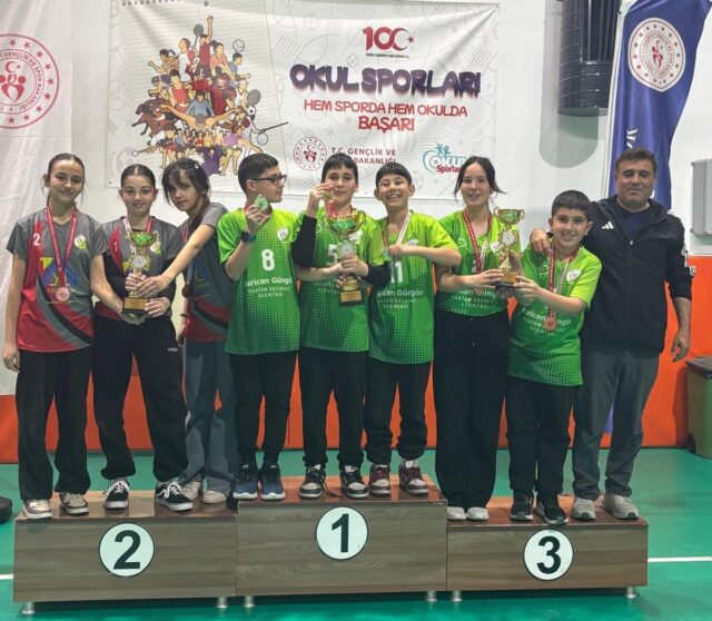 Köyceğiz Toparlar Ortaokulu Floor Curling’te İl birincisi oldu