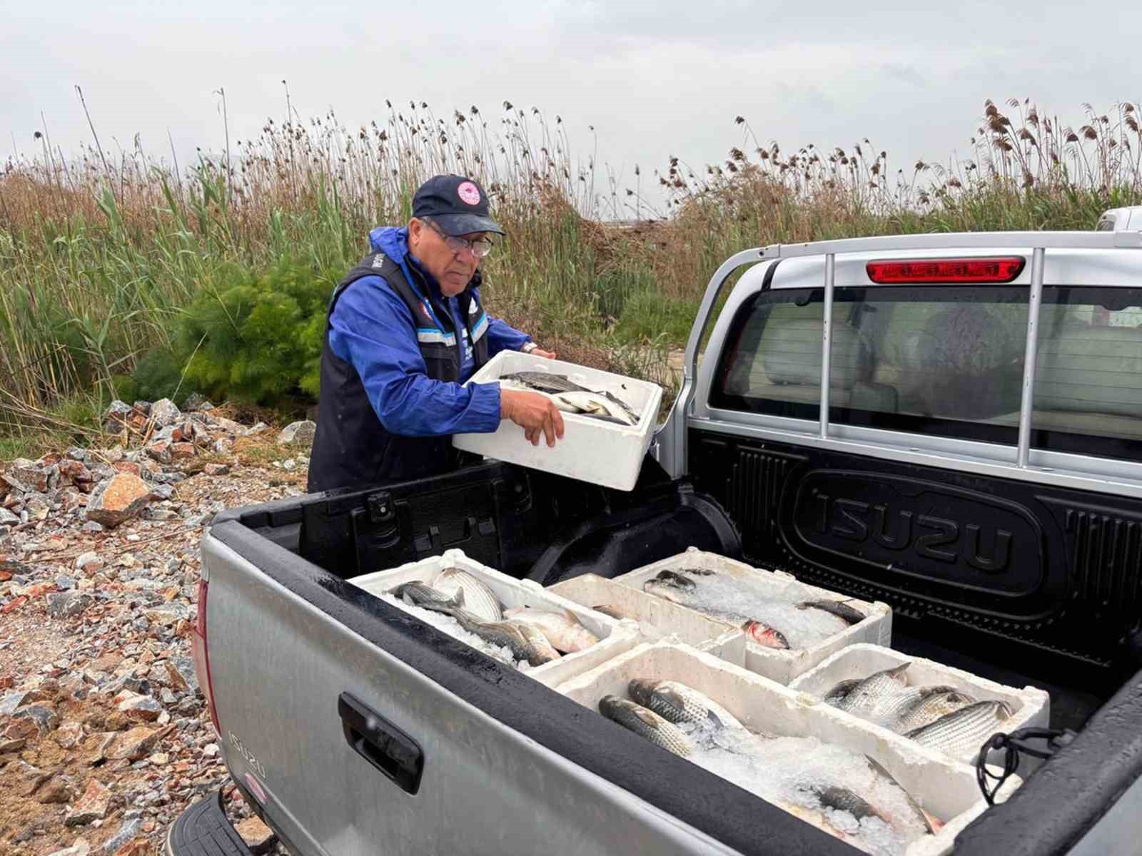 Milas’ta kaçak avcılığa geçit yok: 80 kilo kefal balığına el konuldu