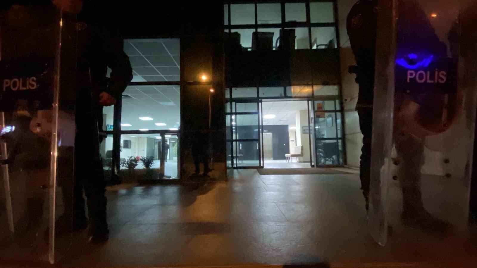 Marmaris’te kamu görevlisi 4 bin dolar rüşvet alırken suçüstü yakalandı