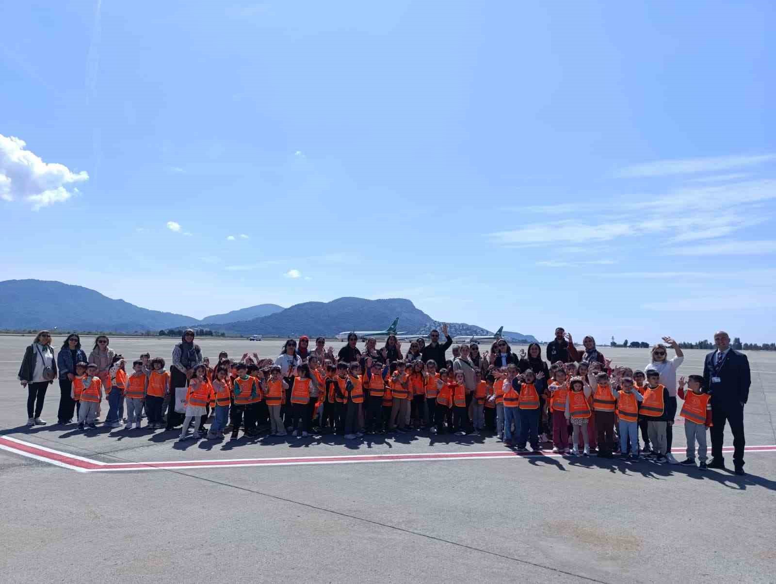 Köyceğiz Anaokulu öğrencileri Dalaman Havalimanı’nı gezdi