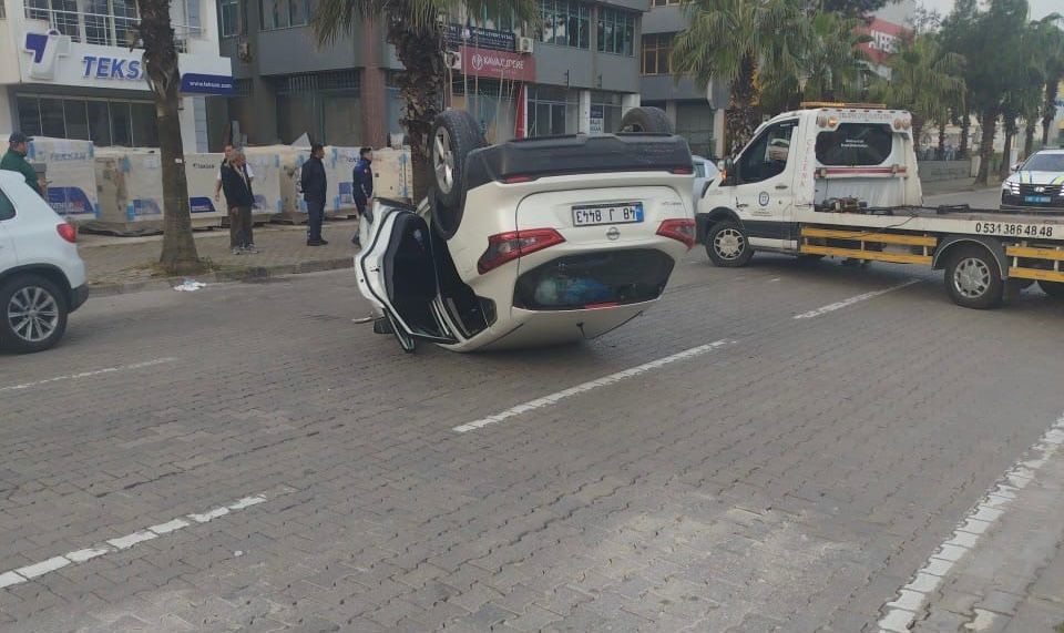 Marmaris’te otomobil takla attı: 2 kişi hafif yaralandı