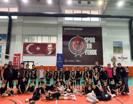 Köyceğiz’de voleybol coşkusu, 150 sporcu aynı sahada buluştu