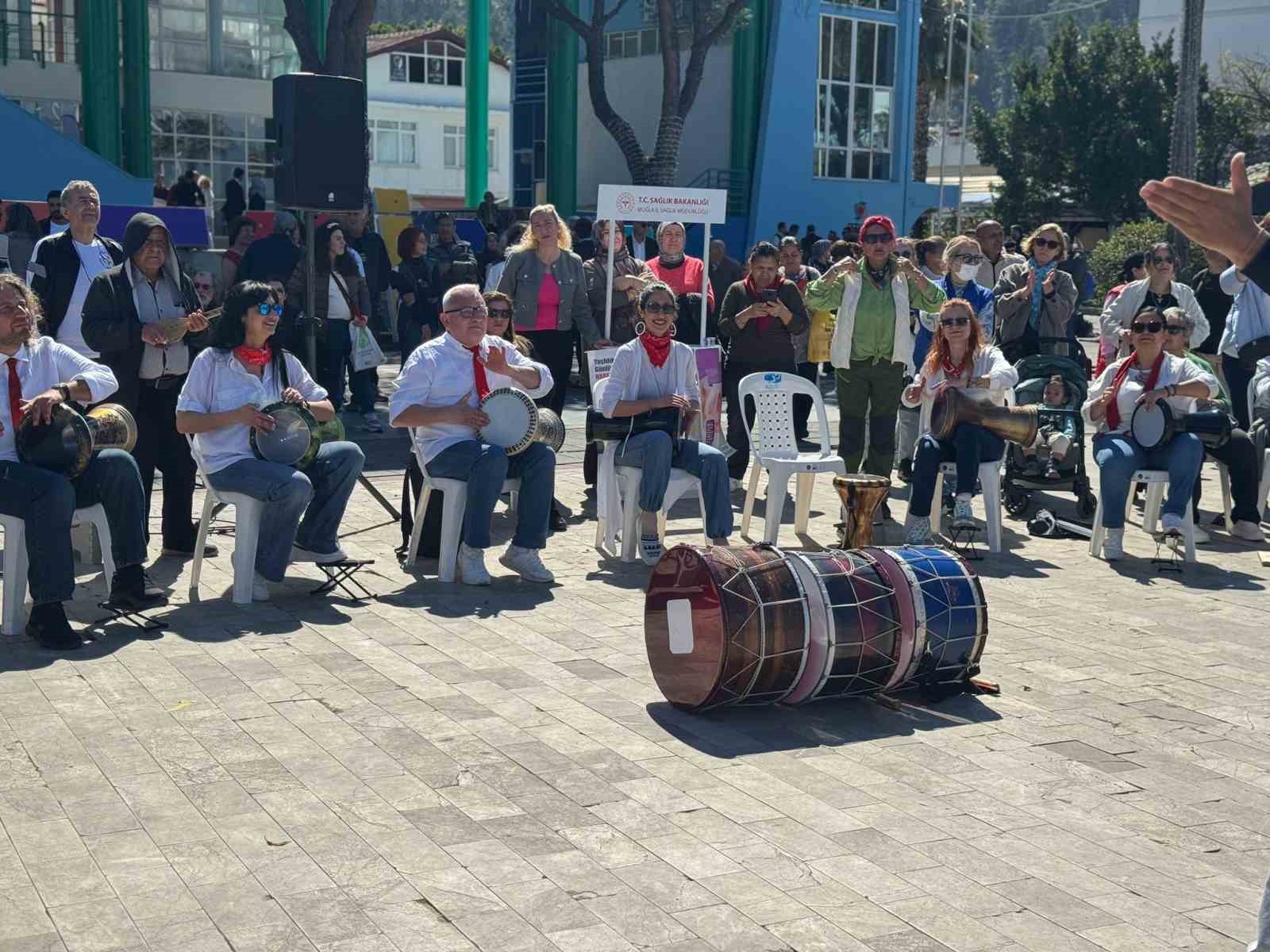 Fethiye’de Yaşlılara Saygı Haftası etkinliği renkli görüntülere sahne oldu