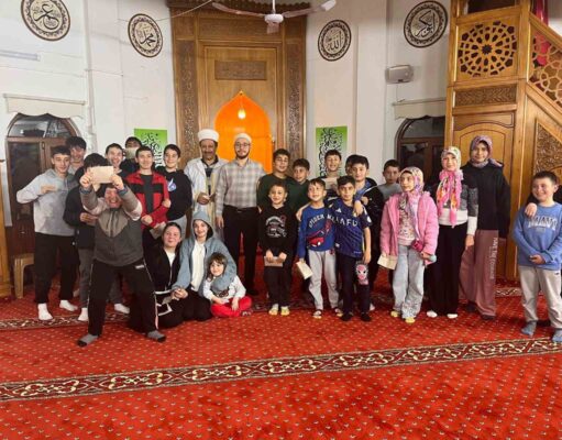 Köyceğiz’de çocuklar son teravihte bayram harçlıklarını aldı