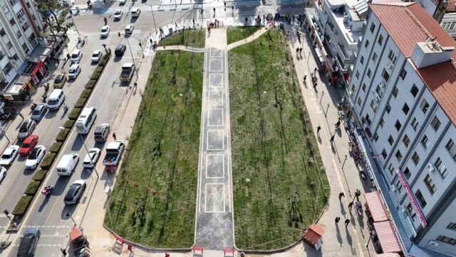 Yıkılan işhanı alanında çevre düzenlemesi tamamlandı