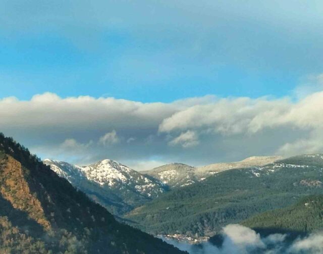 Köyceğiz Sandras Dağı’na Mart ayının sonunda kar yağdı