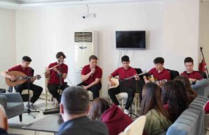 Muğla’da liseli gençlerden huzurevi sakinlerine müzik ziyafeti