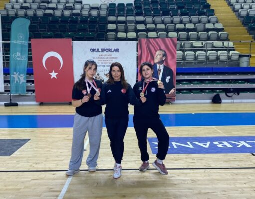 Köyceğizli öğrenciler bilek güreşinde ilk madalyalarını aldı