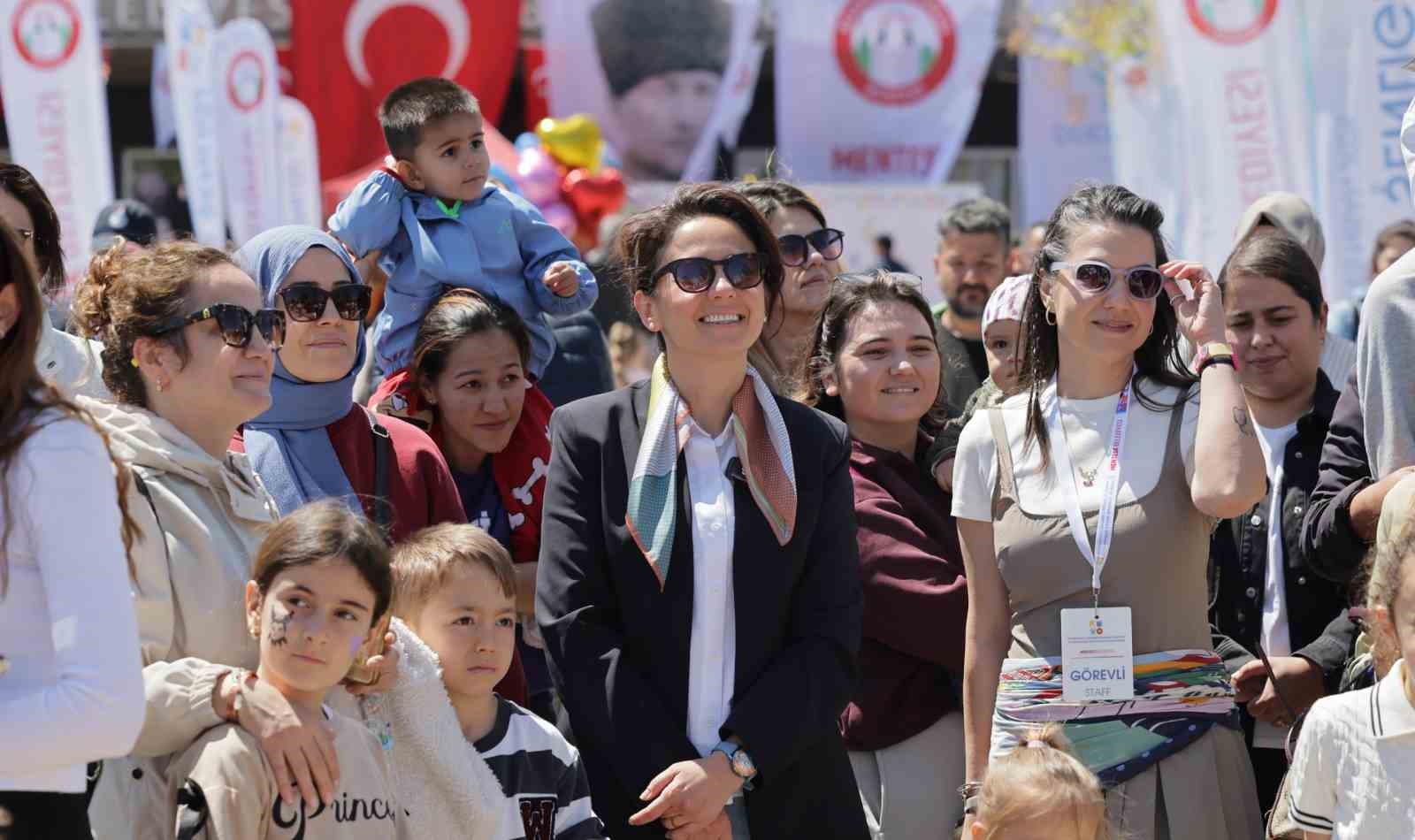 Menteşe’de uluslararası çocuk şenliği başladı