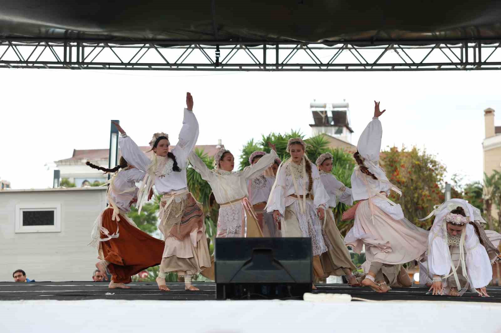 Marmaris’te 23 Nisan havası devam ediyor