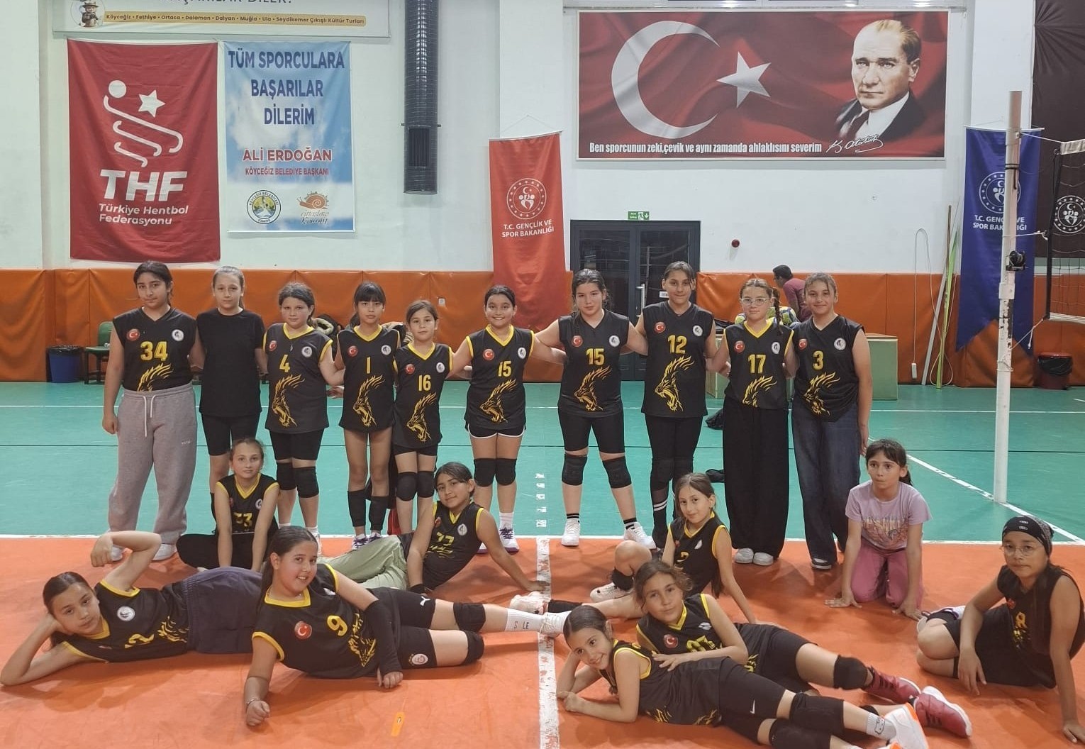 Köyceğiz voleybol takımında minik kaptanlar yetişiyor