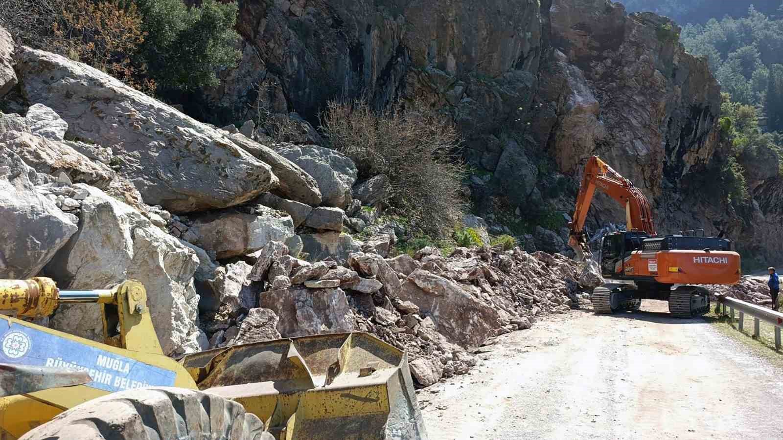 Faralya’da heyelan müdahalesi