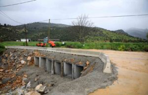 Milas’ta çöken köprü 26 saatte ulaşıma açıldı