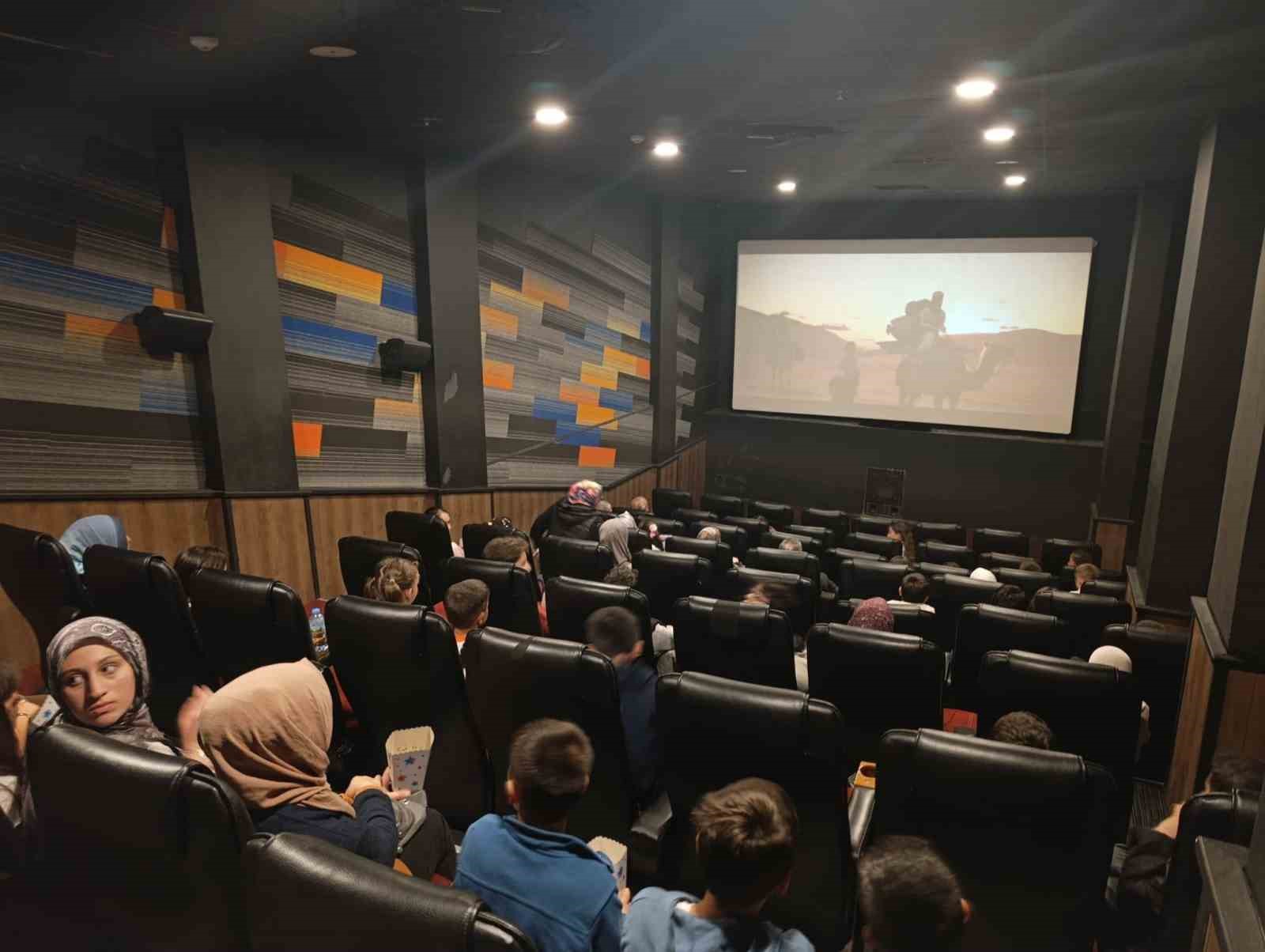 Köyceğizli gençler, sinemada “571: Rahmet Peygamberi Hz. Muhammed” filmini izledi