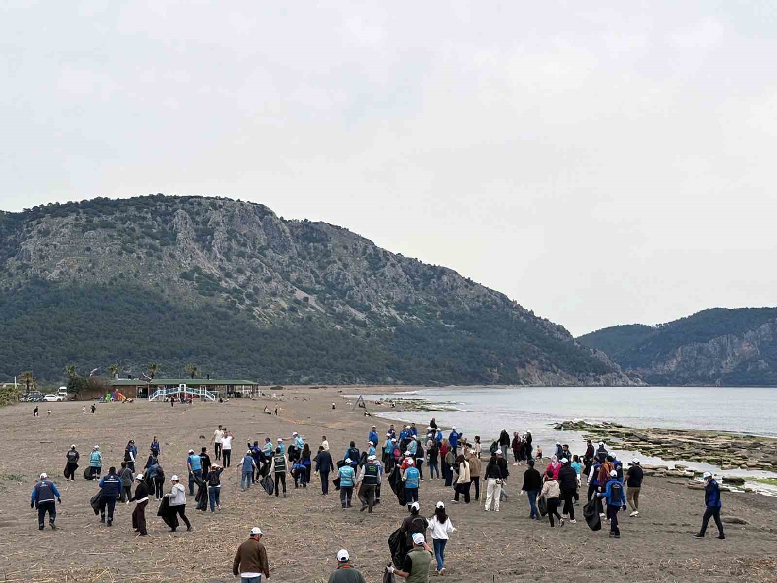 Muğla Büyükşehir’den sahillerde temizlik seferberliği