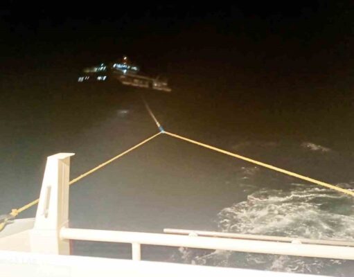 Fethiye açıklarında makine arızası nedeniyle sürüklenen tekne kurtarıldı