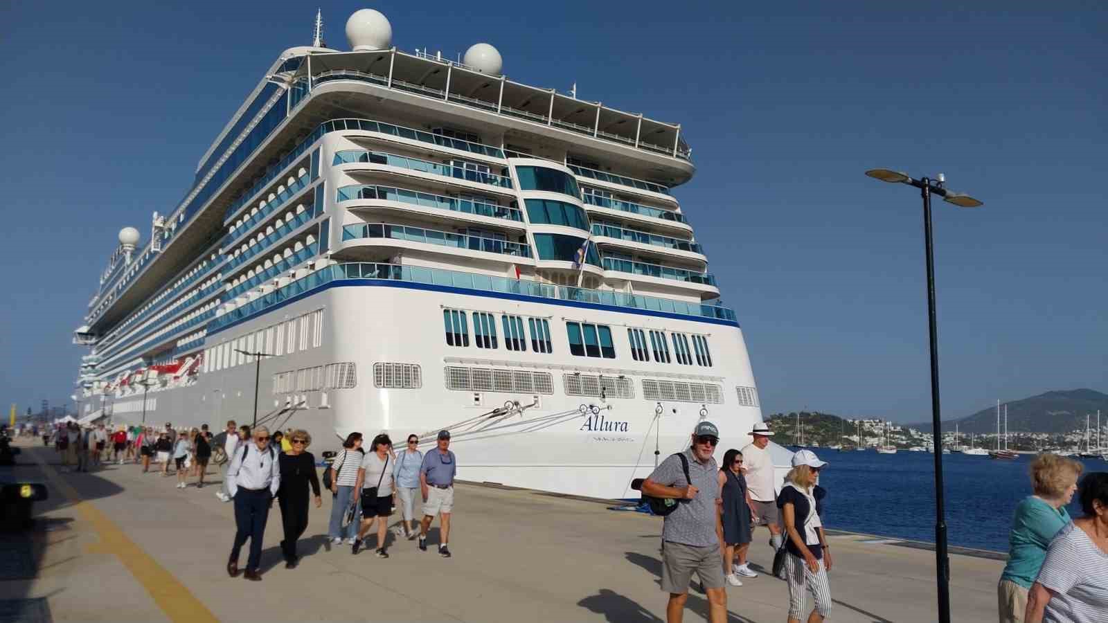 Bodrum’a kruvaziyer ile 1142 yolcu geldi
