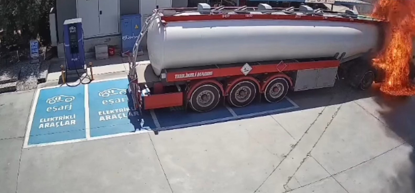Fethiye’deki tanker yangınının güvenlik kamera kayıtları ortaya çıktı