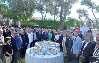 Muğla Valiliği bahçesinde geleneksel Bayramlaşma töreni düzenlendi