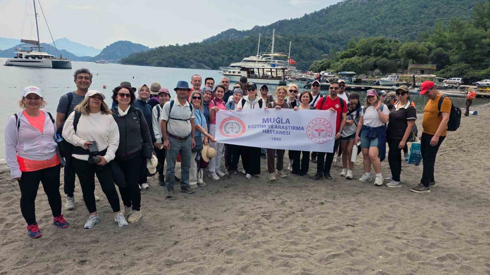 Beyaz önlüklüler sağlık ve bir ruhu için doğada buluştu