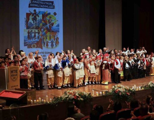 MTK Koleji öğrencilerinden ‘Anadolu’nun Renkli Adımları’ gösterisi