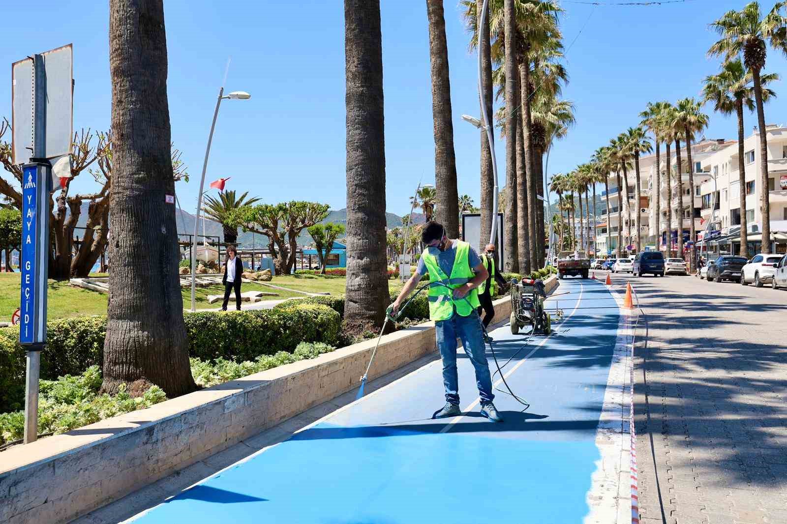 Marmaris’te bisiklet yolları bakımdan geçiyor