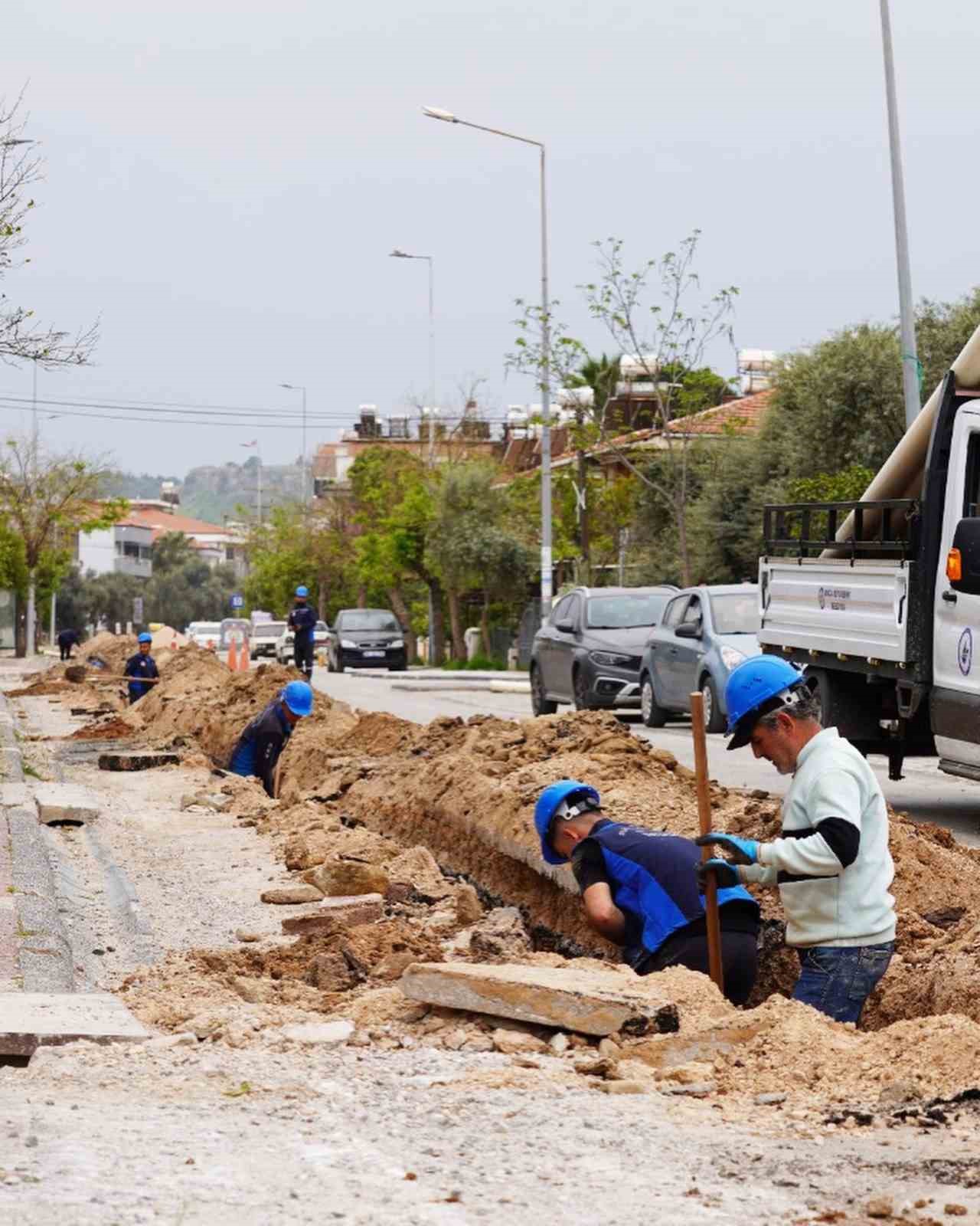 Milas’ta ömrünü tamamlayan su isale hatları değiştiriliyor