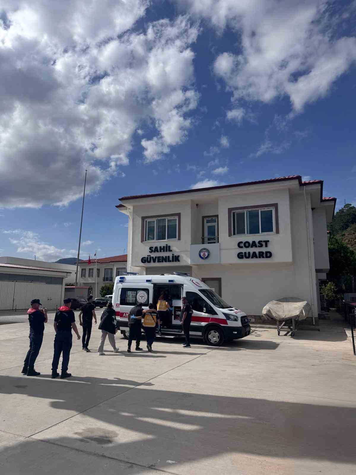 Özel teknede rahatsızlanan vatandaşa tıbbi tahliye
