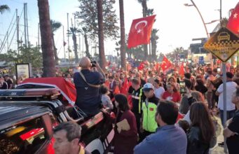 Bodrum’da kalabalık meydanlara sığmadı