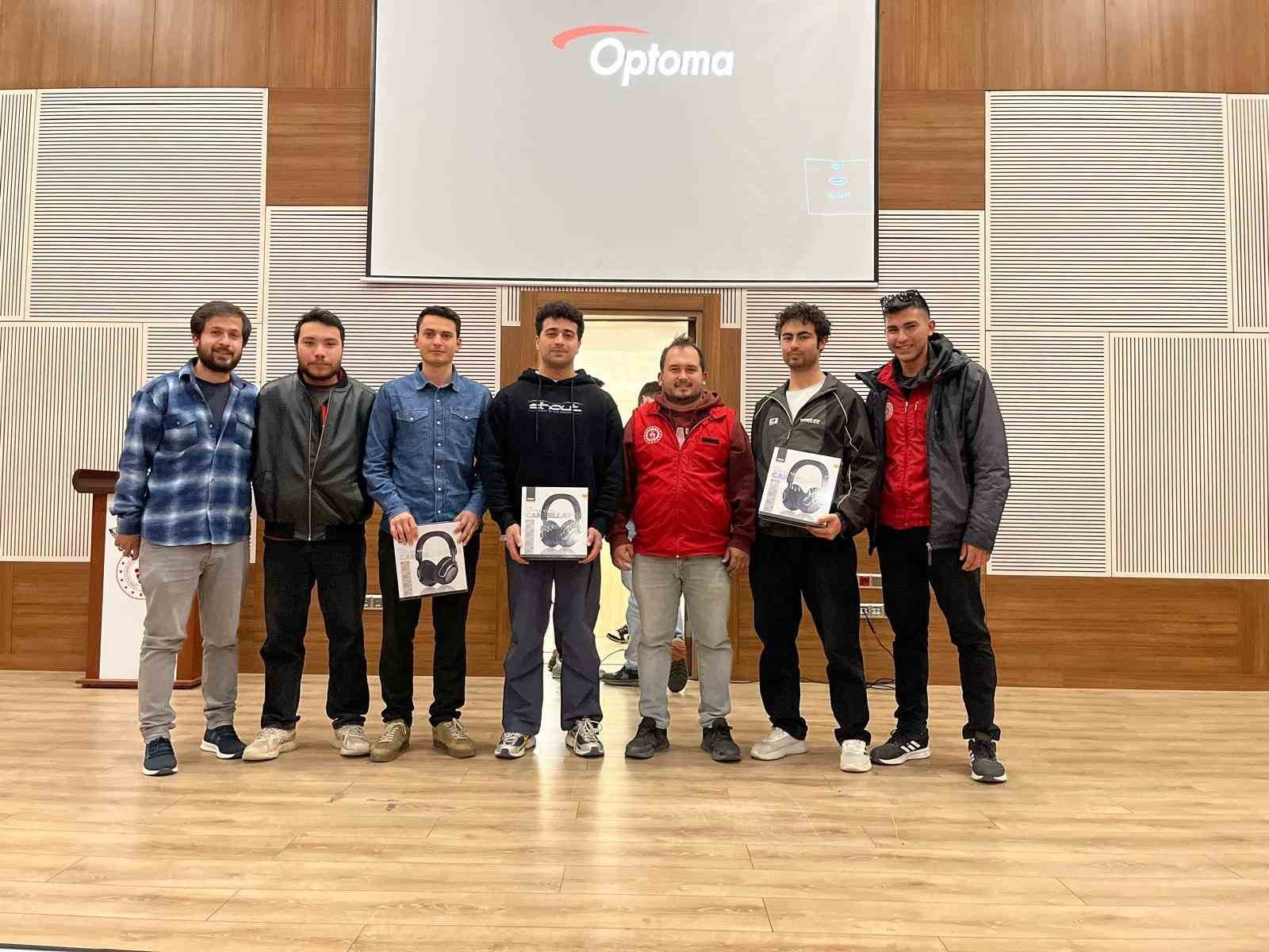 Menteşe’nin gençleri bilgi yarışmasında il şampiyonu oldu