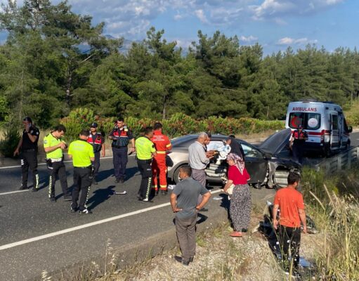 Hastane Dönüşü Kaza: Bariyer Araca Ok Gibi Saplandı