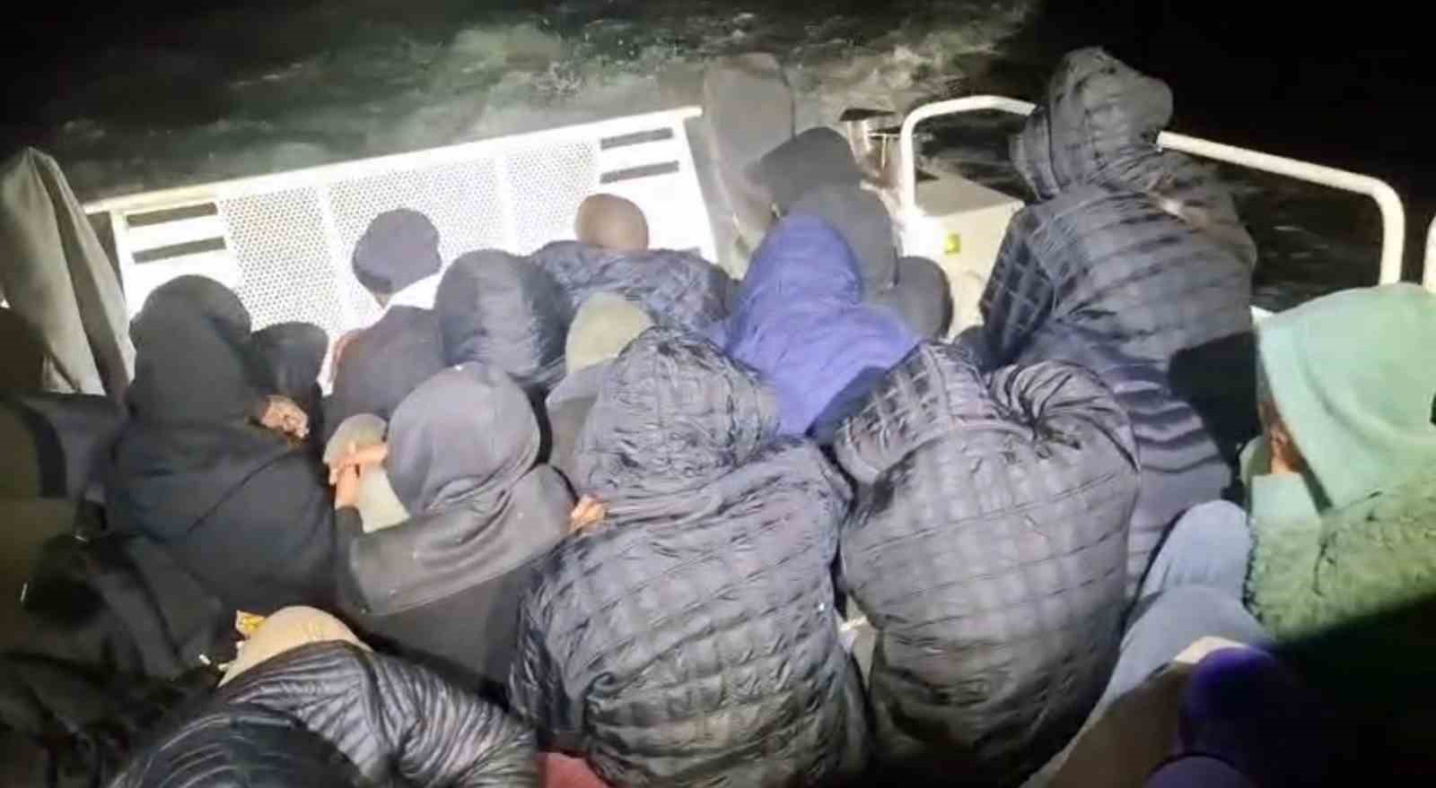 Milas açıklarında 28 düzensiz göçmen yakalandı