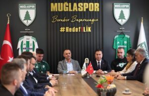 Muğla Büyükşehir Belediye Başkanı Aras: “Muğla’mızı bayraklarla donatalım”